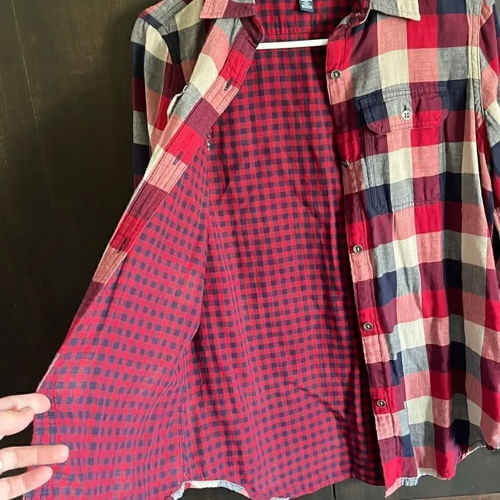 Chaps Plaid Button Down Size Small‎ - Picture 5 of 5